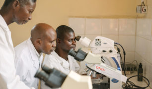Acoziborole: tratamento oral em dose única atualmente em estudo alimenta a esperança de eliminação da doença do sono na África